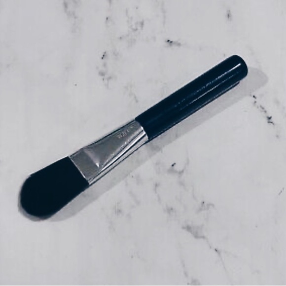 Tarte Mini Flat Foundation Brush - Picture 1 of 4